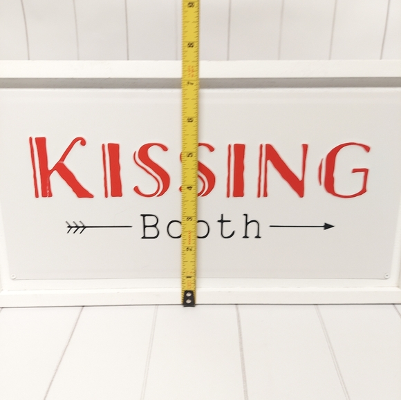 Valentines Day Kissing Booth Sign - Picture 9 of 9
